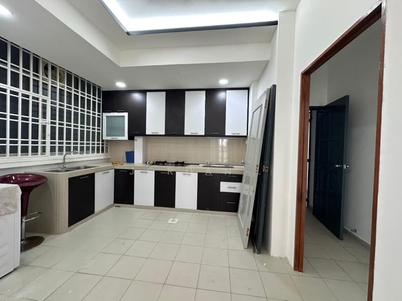 Apartment for Sale at Lake View Suites - Jordan . - PropertyGuru.com.my