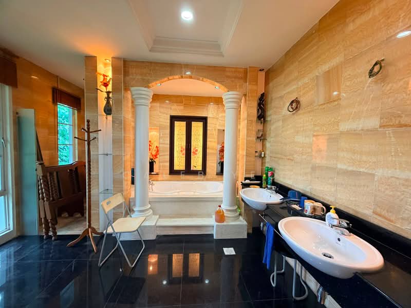 Bungalow for Sale in Leisure Farm (Gelang Patah) - Caleb Yeo - Bathroom - PropertyGuru.com.my