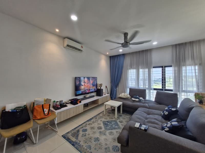 Kondominium untuk Dijual di Lake Vista Residence (Tasik Vista Residen) - Yen . - Living Room - PropertyGuru.com.my