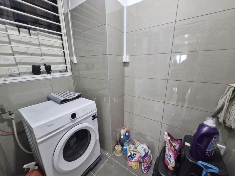 Kondominium untuk Dijual di Lake Vista Residence (Tasik Vista Residen) - Yen . - Bathroom - PropertyGuru.com.my