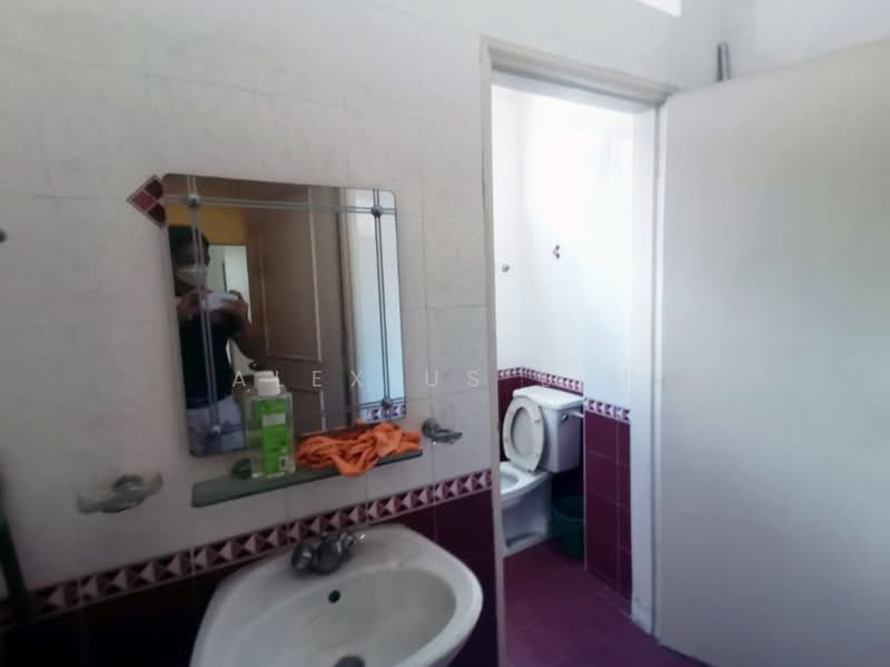2-storey Terraced House for Sale in Taman Perling (Perling) - Alexius Lim - Bathroom - PropertyGuru.com.my