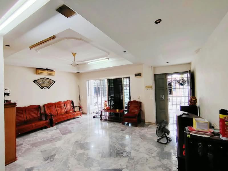 2-storey Terraced House for Sale in Taman Sungai Besi Indah (Seri Kembangan) - Candice Tan - Living Room - PropertyGuru.com.my
