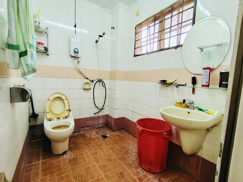2-storey Terraced House for Sale in Taman Sungai Besi Indah (Seri Kembangan) - Candice Tan - Bathroom - PropertyGuru.com.my