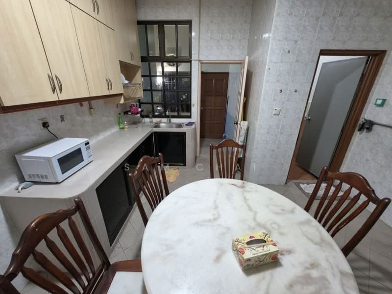 1-storey Terraced House for Sale in Taman Molek (Johor Bahru) - Sam Chai - Kitchen - PropertyGuru.com.my