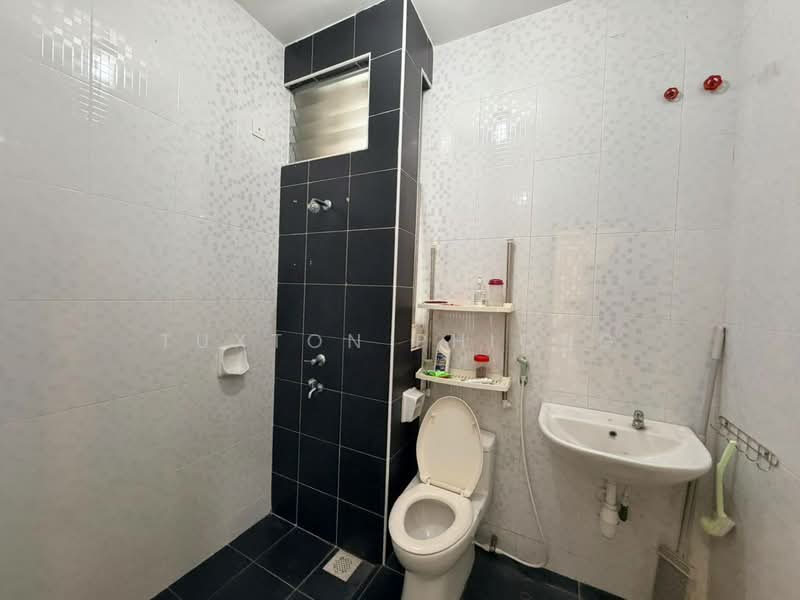 Rumah Teres 2 Tingkat untuk Dijual di Mutiara Rini (Skudai) - Tuxton Phiong - Bathroom - PropertyGuru.com.my