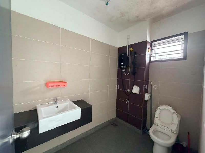 Rumah Teres 2 Tingkat untuk Dijual di Mutiara Rini (Skudai) - Tuxton Phiong - Bathroom - PropertyGuru.com.my