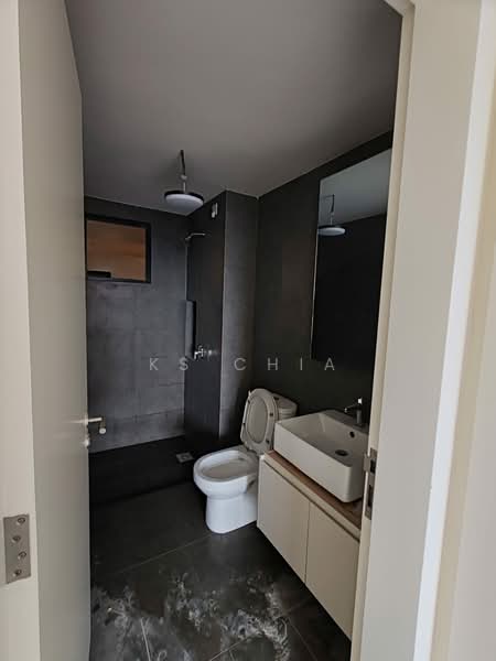 Kondominium untuk Dijual di D'Terra Residences - KS Chia - Bathroom - PropertyGuru.com.my