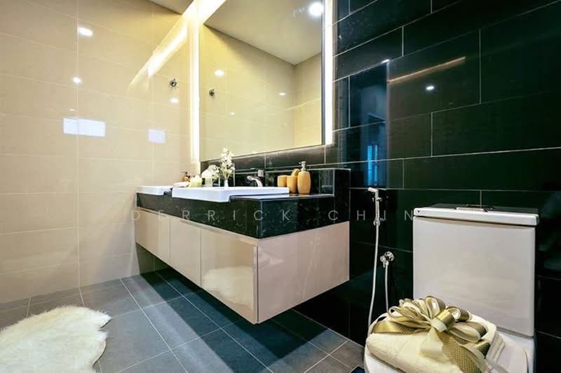 2-storey Terraced House for Sale in Banting (Selangor) - Derrick Chin - Bathroom - PropertyGuru.com.my