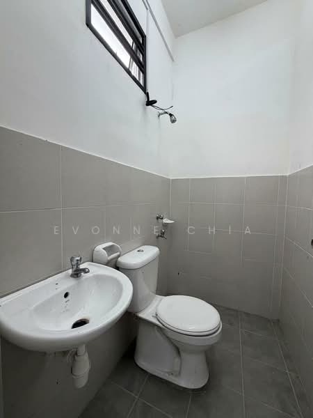 Rumah Teres 2.5 Tingkat untuk Disewa di Senai (Johor) - Evonne Chia - Bathroom - PropertyGuru.com.my