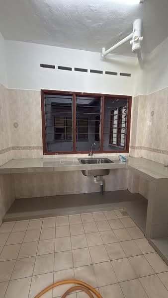 Pangsapuri untuk Disewa di Subang Perdana Goodyear Court 10 - Yee Cheak Chen - Kitchen - PropertyGuru.com.my