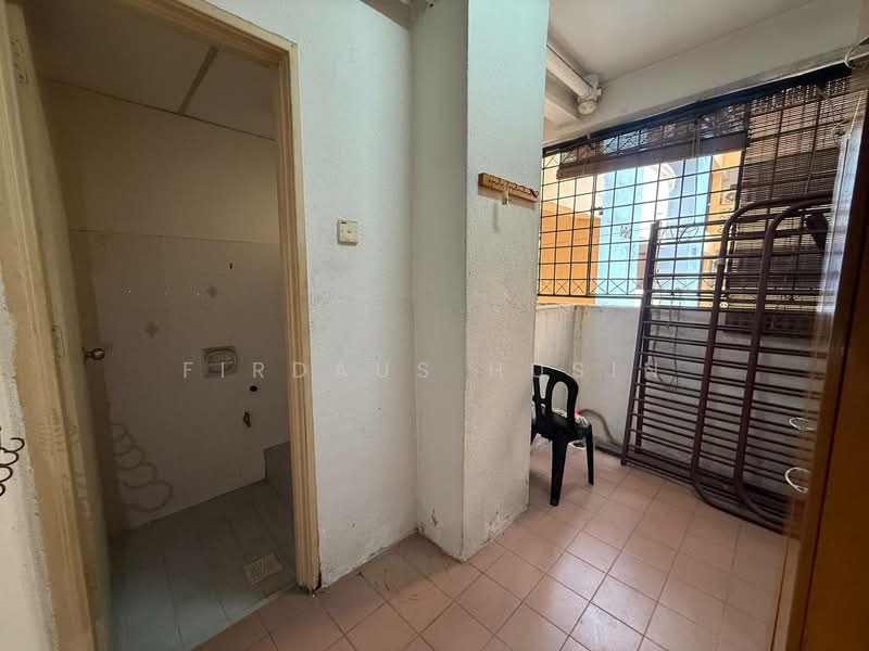 Kondominium untuk Dijual di Vista Komanwel A - Firdaus Husin - Balcony - PropertyGuru.com.my
