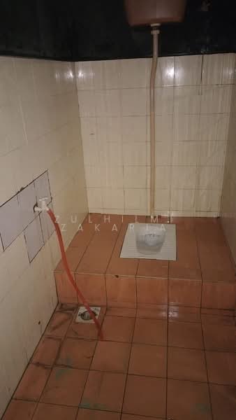 Shop for Rent in Pantai (Kuala Lumpur) - Zulhilmi Zakaria - Bathroom - PropertyGuru.com.my