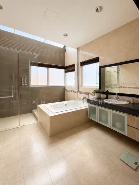 Rumah Berkembar untuk Dijual di Damansara Legenda (Petaling Jaya) - Jamie Huynh - Bathroom - PropertyGuru.com.my