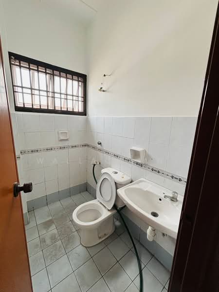 Rumah Teres 2-Tingkat untuk Dijual di Taman Setia Indah (Tebrau) - Wallace Ang - Bathroom - PropertyGuru.com.my