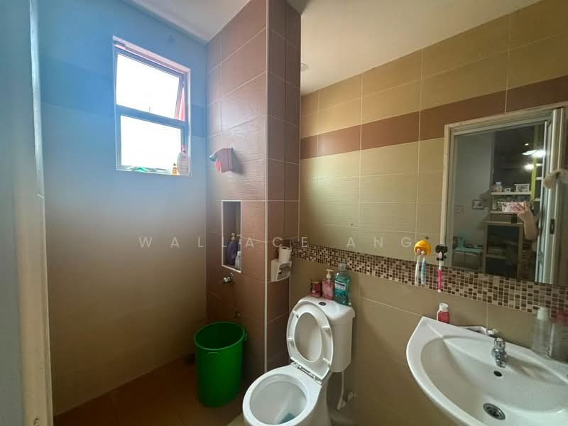 Semi-Detached House for Sale in Bandar Putra (Kulai) - Wallace Ang - Bathroom - PropertyGuru.com.my