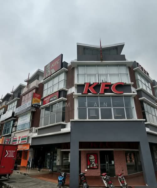 Kedai untuk Disewa di TTDI Grove (Kajang) - Sam Tan - Exterior - PropertyGuru.com.my