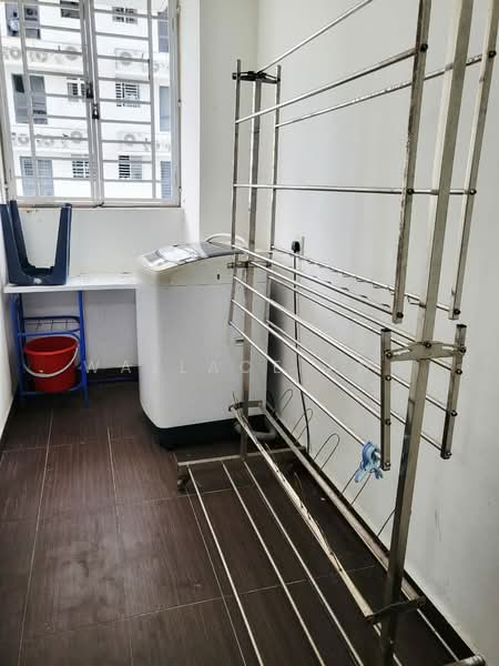 Kediaman Servis untuk Dijual di Residences @ 1 Tebrau - Wallace Ang - Balcony - PropertyGuru.com.my