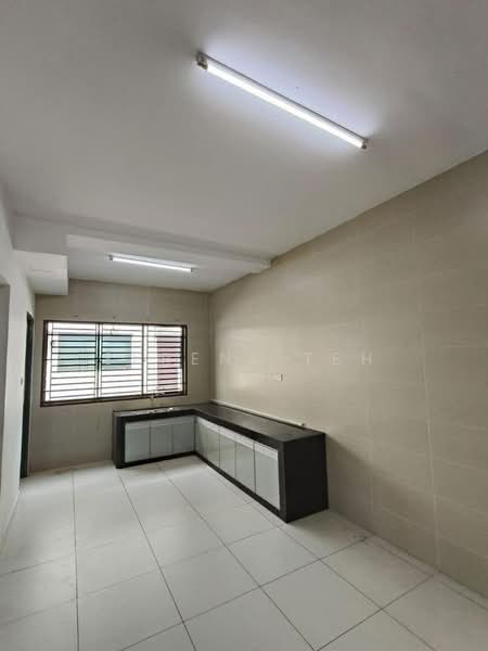 Rumah Teres 2.5 Tingkat untuk Disewa di Bandar Indahpura (Kulai) - Serene Teh - Kitchen - PropertyGuru.com.my