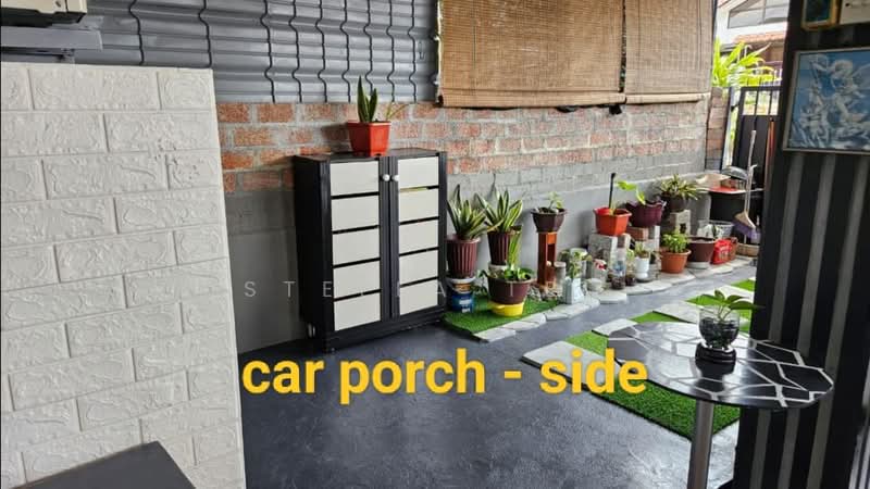 1-storey Terraced House for Sale in Taman Molek (Johor Bahru) - Stella Teo - Car Park - PropertyGuru.com.my
