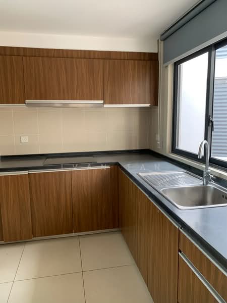 Kediaman Servis untuk Dijual di Aragreens - Ivan Tan - Kitchen - PropertyGuru.com.my