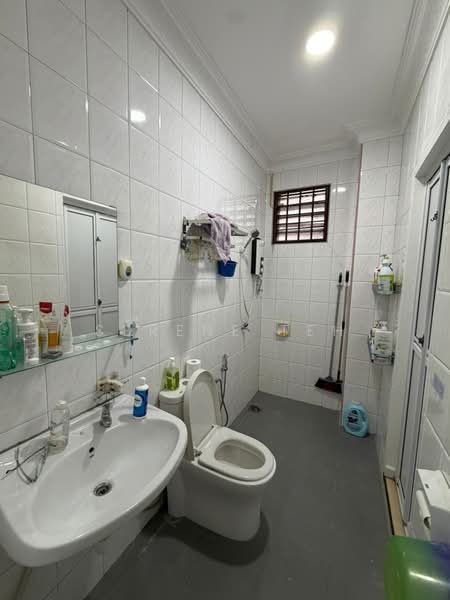 Rumah Teres 2 Tingkat untuk Dijual di Bandar Baru Permas Jaya (Permas Jaya) - Serene Teh - Bathroom - PropertyGuru.com.my
