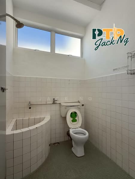 Shop / Office untuk Disewa di Kompleks Chain Ferry (Butterworth) - Jack Ng - Bathroom - PropertyGuru.com.my