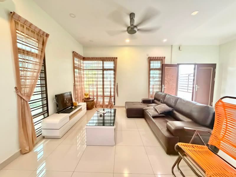 Cluster House for Sale in Taman Seri Austin (Tebrau) - Kang Wen Xiang - Living Room - PropertyGuru.com.my