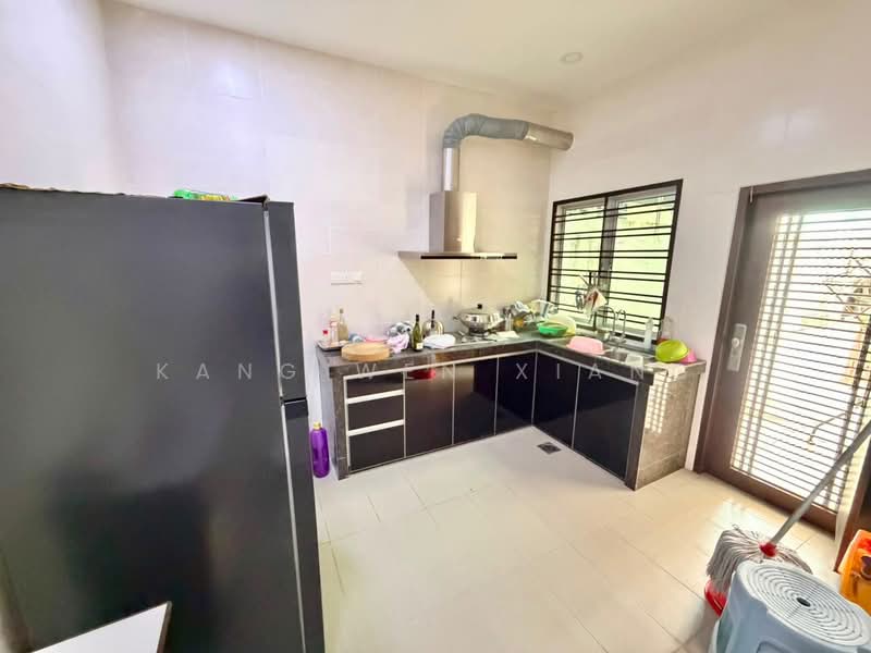 Cluster House for Sale in Taman Seri Austin (Tebrau) - Kang Wen Xiang - Kitchen - PropertyGuru.com.my