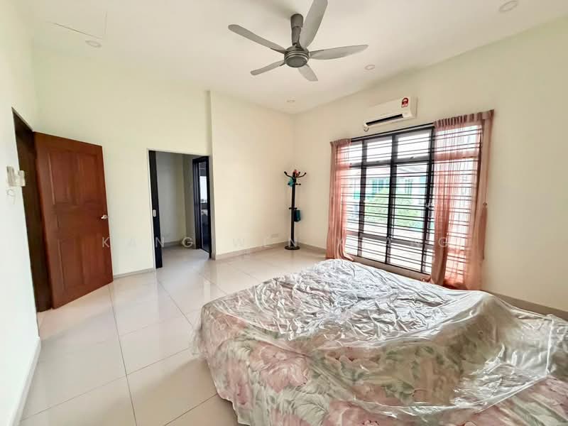 Cluster House for Sale in Taman Seri Austin (Tebrau) - Kang Wen Xiang - Bedroom - PropertyGuru.com.my