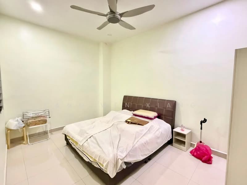 Cluster House for Sale in Taman Seri Austin (Tebrau) - Kang Wen Xiang - Bedroom - PropertyGuru.com.my