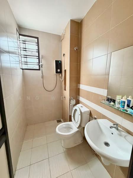 Cluster House for Sale in Taman Seri Austin (Tebrau) - Kang Wen Xiang - Bathroom - PropertyGuru.com.my