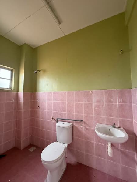 Rumah Teres 2 Tingkat untuk Dijual di Taman Senohong (Jeram) - Amirun Kinanah - Bathroom - PropertyGuru.com.my