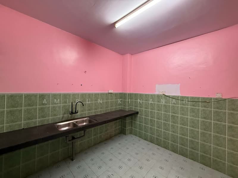 Rumah Teres 2 Tingkat untuk Dijual di Taman Senohong (Jeram) - Amirun Kinanah - Kitchen - PropertyGuru.com.my