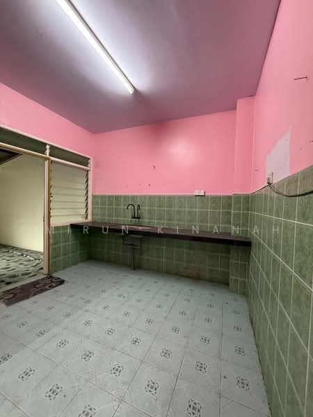 Rumah Teres 2 Tingkat untuk Dijual di Taman Senohong (Jeram) - Amirun Kinanah - Kitchen - PropertyGuru.com.my