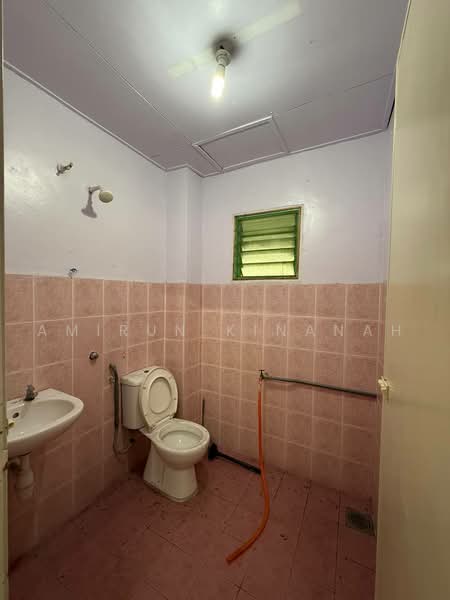 Rumah Teres 2 Tingkat untuk Dijual di Taman Senohong (Jeram) - Amirun Kinanah - Bathroom - PropertyGuru.com.my