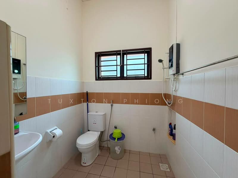Semi-Detached House for Sale in Taman Nusa Idaman (Iskandar Puteri (Nusajaya)) - Tuxton Phiong - Bathroom - PropertyGuru.com.my