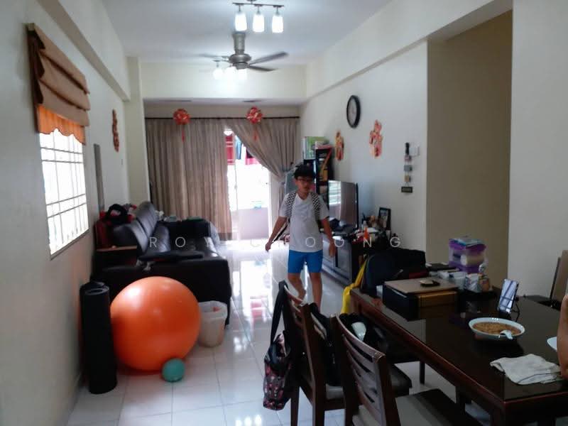 Pangsapuri untuk Dijual di Jalil Damai Apartments - Roy Choong - Living Room - PropertyGuru.com.my