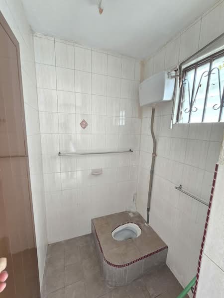 Flat for Rent at Flat Taman Ungku Tun Aminah - Sean Yeoh - Bathroom - PropertyGuru.com.my