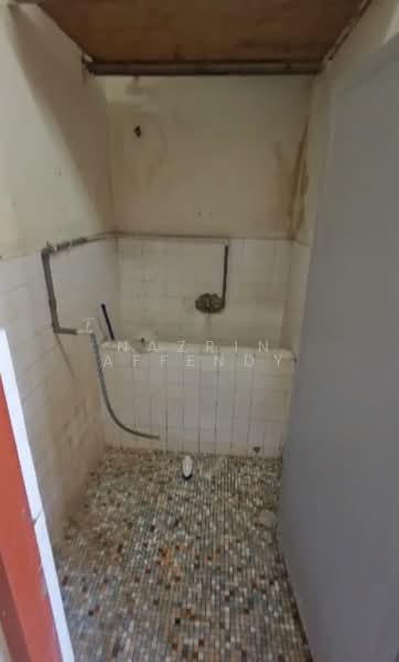 1-storey Terraced House for Sale in Ampang Jaya (Ampang) - Nazrin Affendy - Bathroom - PropertyGuru.com.my