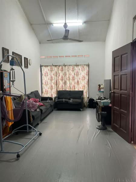 Rumah Teres 2 Tingkat untuk Dijual di Taman Daya (Johor Bahru) - ALHAFIZ AZIS - Living Room - PropertyGuru.com.my