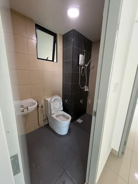 Kediaman Servis untuk Dijual di Bayu Residensi - Kelly Kew - Bathroom - PropertyGuru.com.my