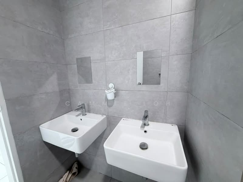 Servis Apartment untuk Disewa di Cubic Botanical - Cammie Loh - Bathroom - PropertyGuru.com.my
