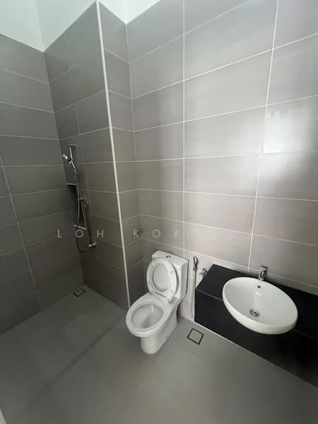 Semi-Detached House for Sale in Taman Ekoflora (Johor Bahru) - Loh Kok Hui - Bathroom - PropertyGuru.com.my