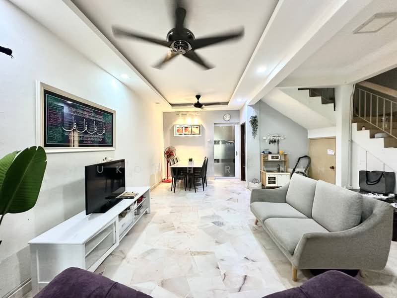 Rumah Teres 2-Tingkat untuk Dijual di Puncak Alam (Selangor) - Syukor Hartanah - Living Room - PropertyGuru.com.my