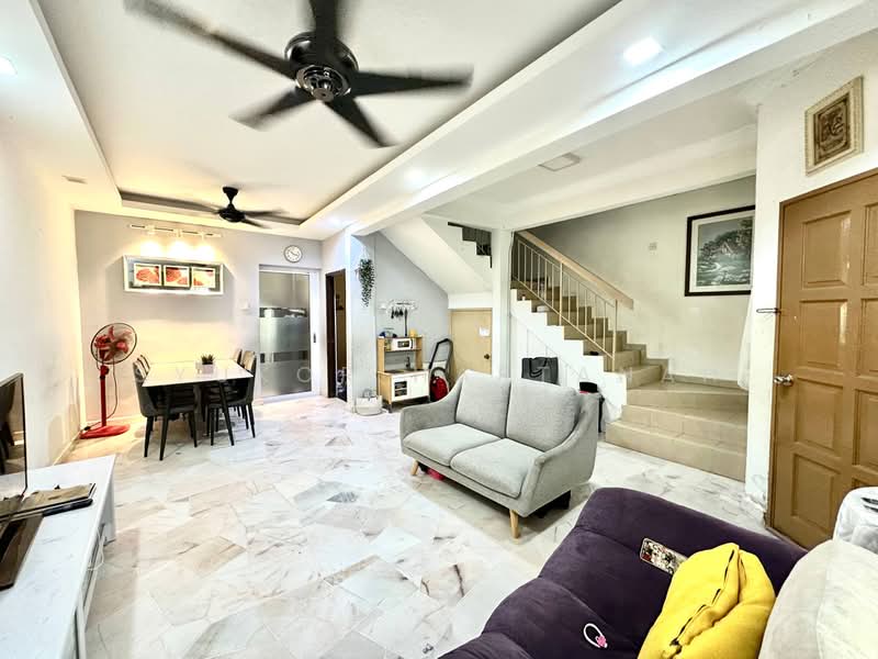 Rumah Teres 2-Tingkat untuk Dijual di Puncak Alam (Selangor) - Syukor Hartanah - Living Room - PropertyGuru.com.my