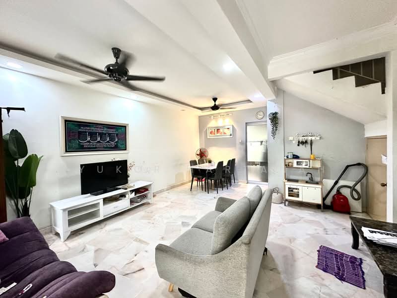 Rumah Teres 2-Tingkat untuk Dijual di Puncak Alam (Selangor) - Syukor Hartanah - Living Room - PropertyGuru.com.my