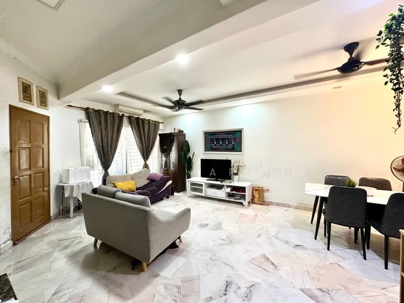 Rumah Teres 2-Tingkat untuk Dijual di Puncak Alam (Selangor) - Syukor Hartanah - Living Room - PropertyGuru.com.my
