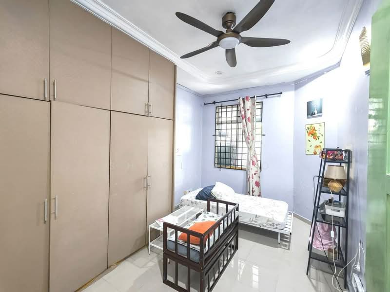 Rumah Teres 1-Tingkat untuk Dijual di Taman Universiti (Skudai) - Sherlin To - Bedroom - PropertyGuru.com.my