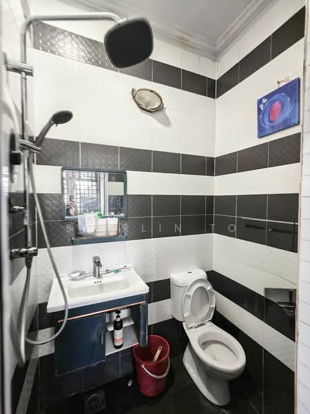 Rumah Teres 1-Tingkat untuk Dijual di Taman Universiti (Skudai) - Sherlin To - Bathroom - PropertyGuru.com.my