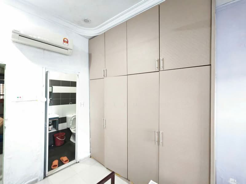 Rumah Teres 1-Tingkat untuk Dijual di Taman Universiti (Skudai) - Sherlin To - Bathroom - PropertyGuru.com.my